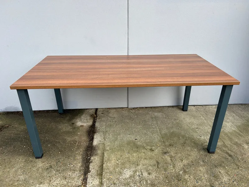Assmann manuell höhenverstellbarer Schreibtisch Nussbaum