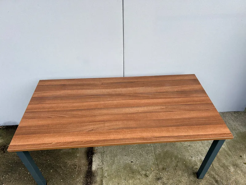 Assmann manuell höhenverstellbarer Schreibtisch Nussbaum