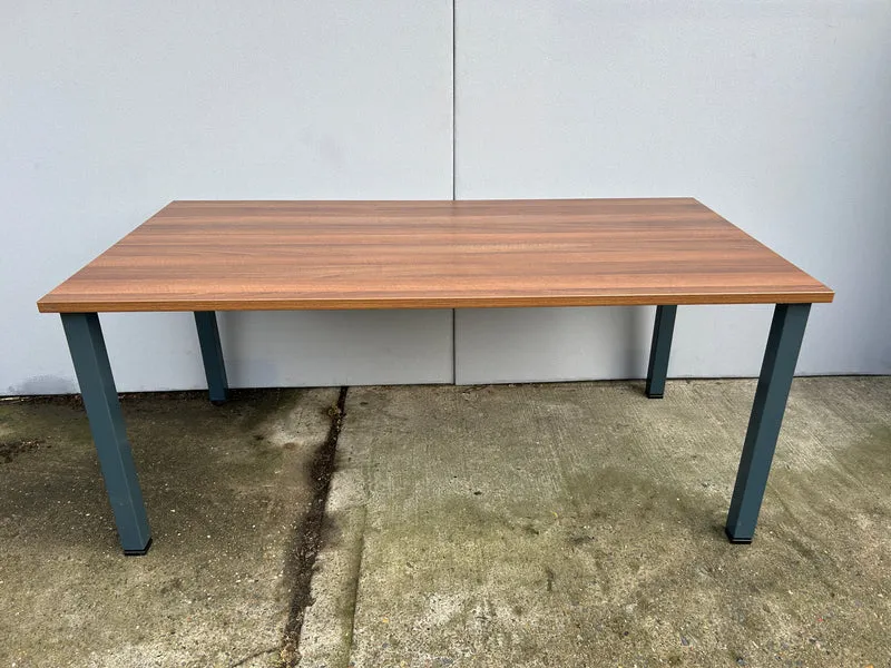 Assmann manuell höhenverstellbarer Schreibtisch Nussbaum