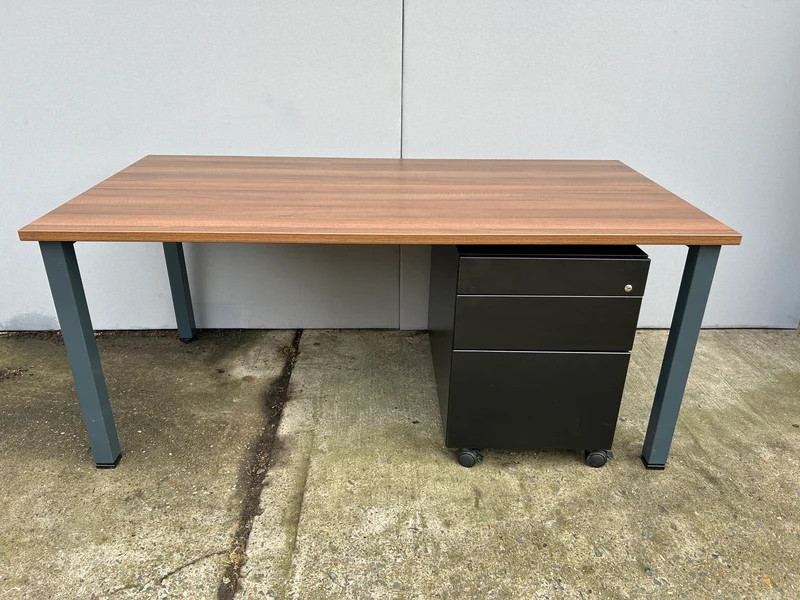 Assmann manuell höhenverstellbarer Schreibtisch Nussbaum