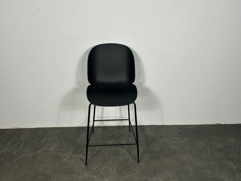 Gubi Beetle Barhocker Schwarz