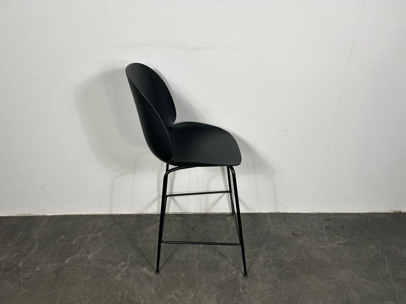 Gubi Beetle Barhocker Schwarz