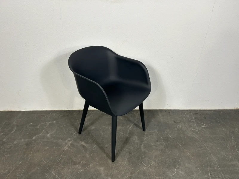 Muuto Fiber Wood Konferenzstuhl Schwarz