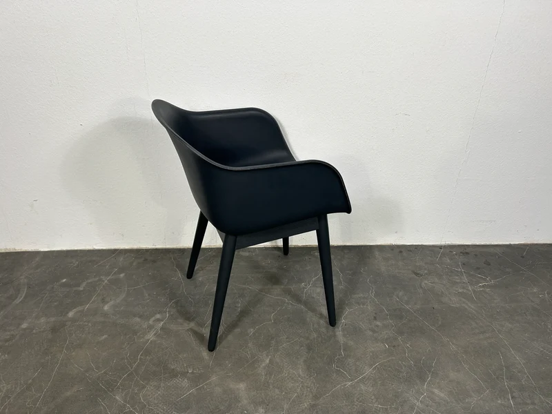 Muuto Fiber Wood Konferenzstuhl Schwarz