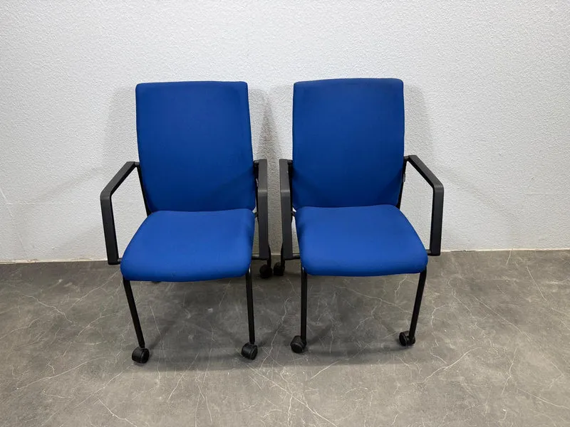 Dauphin Konferenzstuhl Blau auf Rollen
