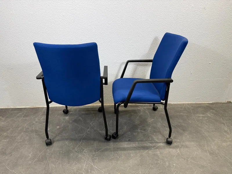 Dauphin Konferenzstuhl Blau auf Rollen
