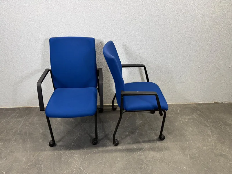 Dauphin Konferenzstuhl Blau auf Rollen
