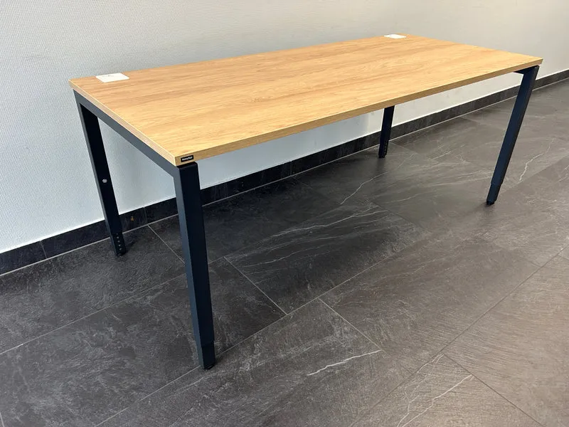 NowyStyl manuell höhenverstellbarer Schreibtisch Eiche