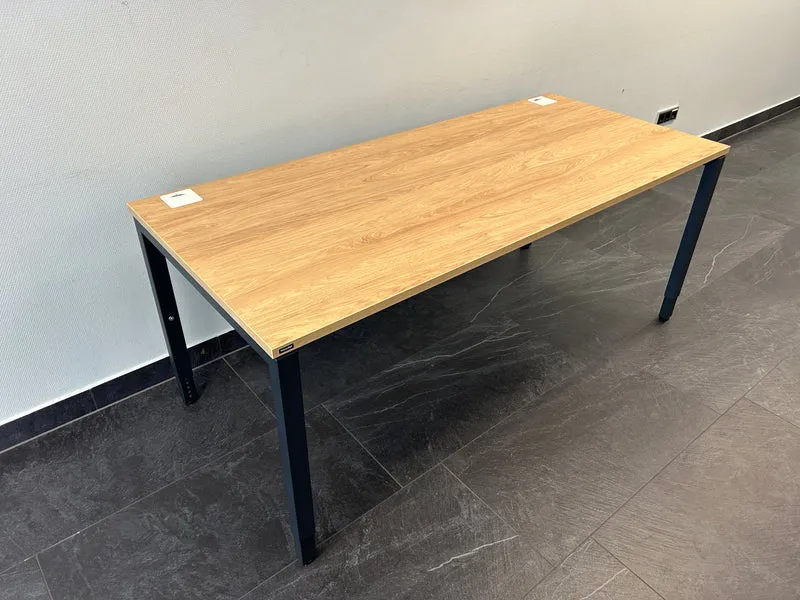 NowyStyl manuell höhenverstellbarer Schreibtisch Eiche