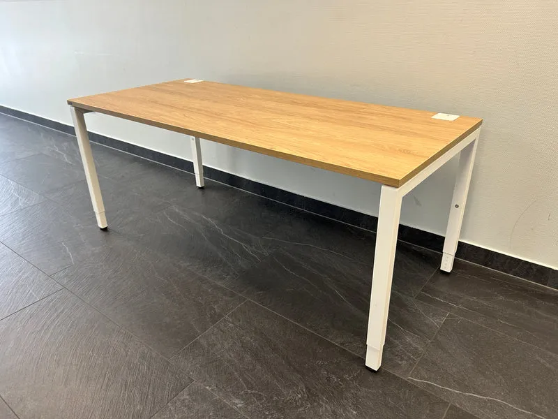 NowyStyl manuell höhenverstellbarer Schreibtisch Eiche