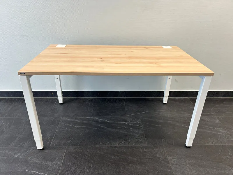 NowyStyl manuell höhenverstellbarer Schreibtisch Esche