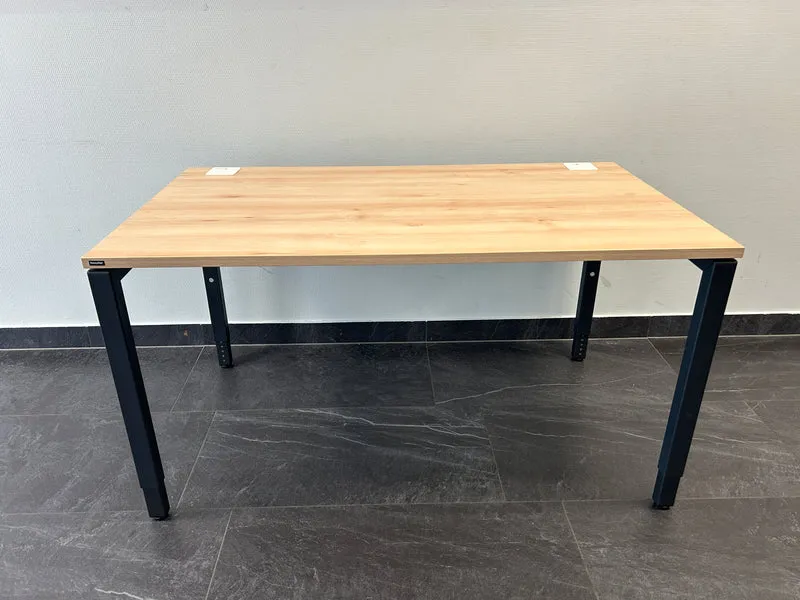 NowyStyl manuell höhenverstellbarer Schreibtisch Esche