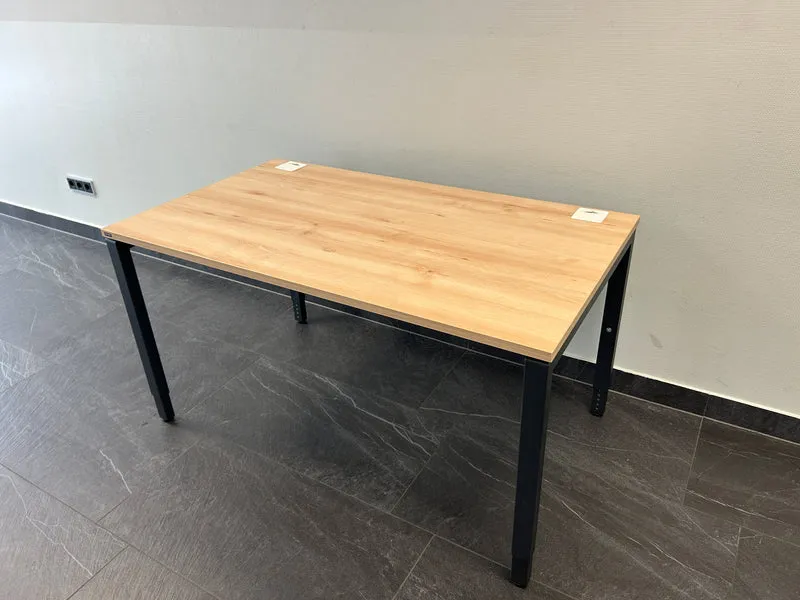 NowyStyl manuell höhenverstellbarer Schreibtisch Esche