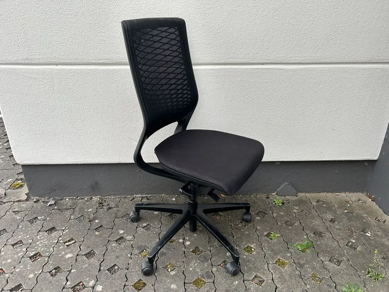 Klöber Mera 88 Bürodrehstuhl Schwarz mit Netzrücken ohne Armlehnen