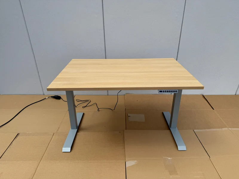 Elektrisch höhenverstellbarer Schreibtisch Eiche