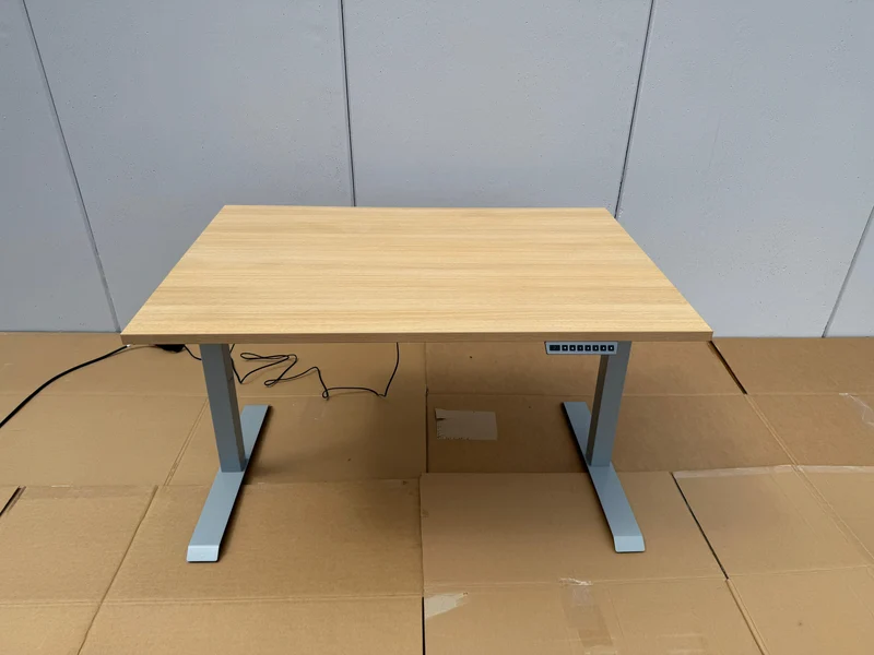 Elektrisch höhenverstellbarer Schreibtisch Eiche