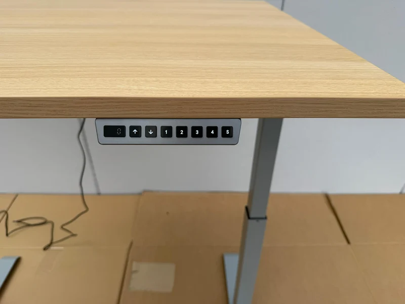Elektrisch höhenverstellbarer Schreibtisch Eiche
