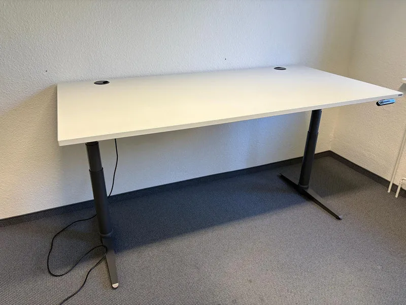 Assmann elektrisch höhenverstellbarer Schreibtisch