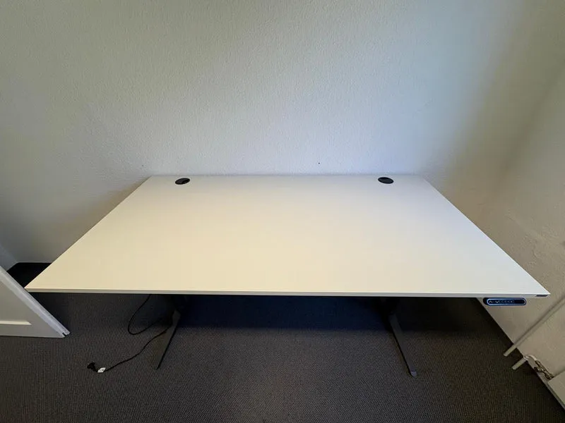 Assmann elektrisch höhenverstellbarer Schreibtisch