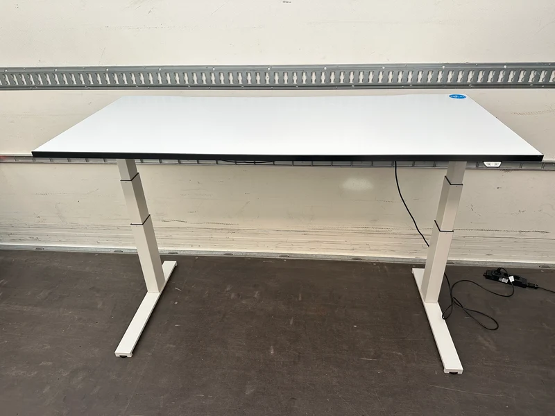 Steelcase elektrisch höhenverstellbarer Schreibtisch Weiß