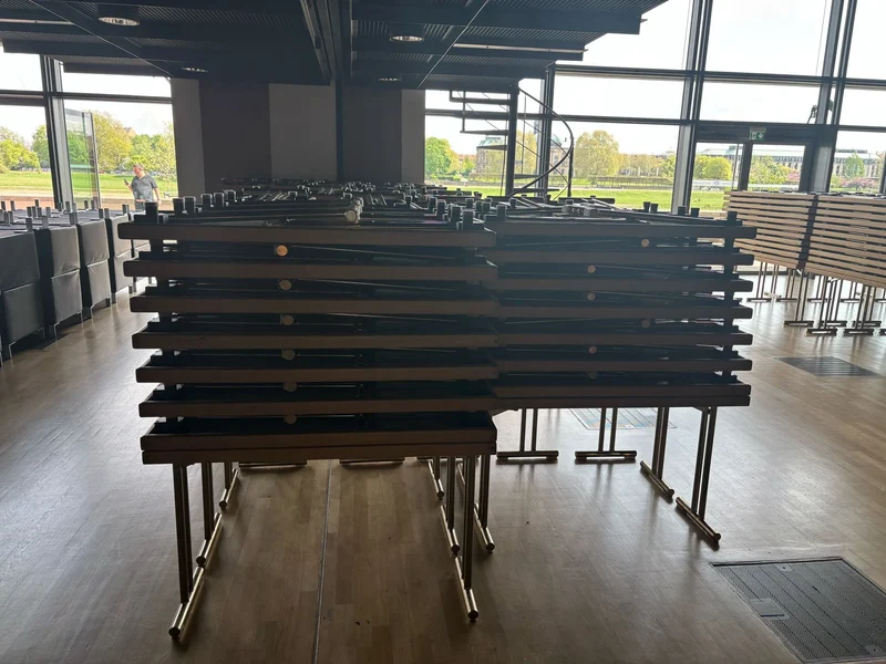 Hiller Konferenztische Besprechungstische