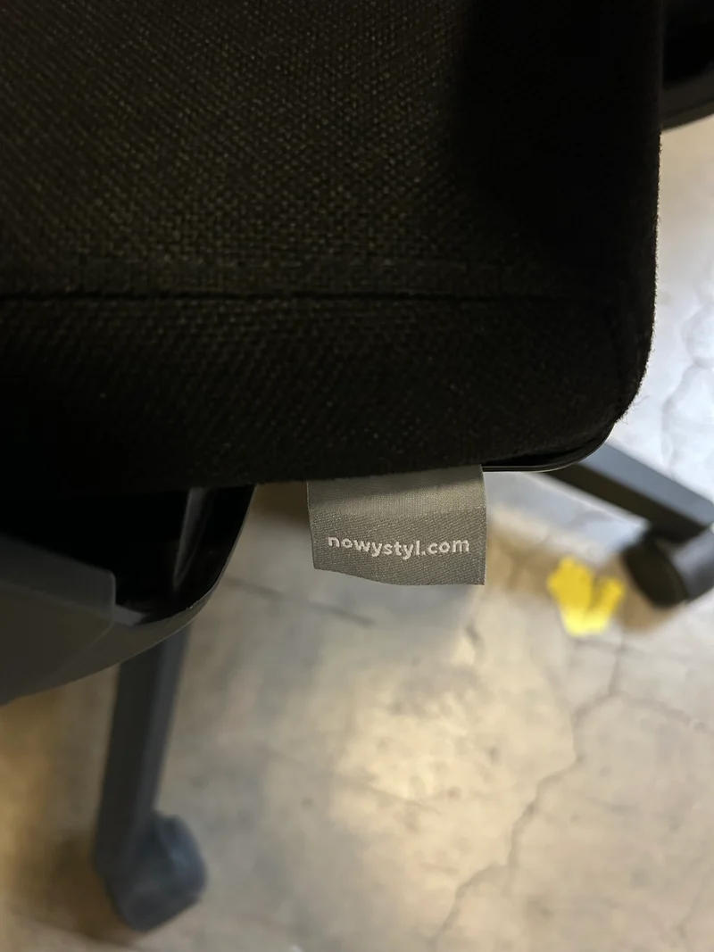 Nowystyle Bürodrehstuhl mit Kopfstütze
