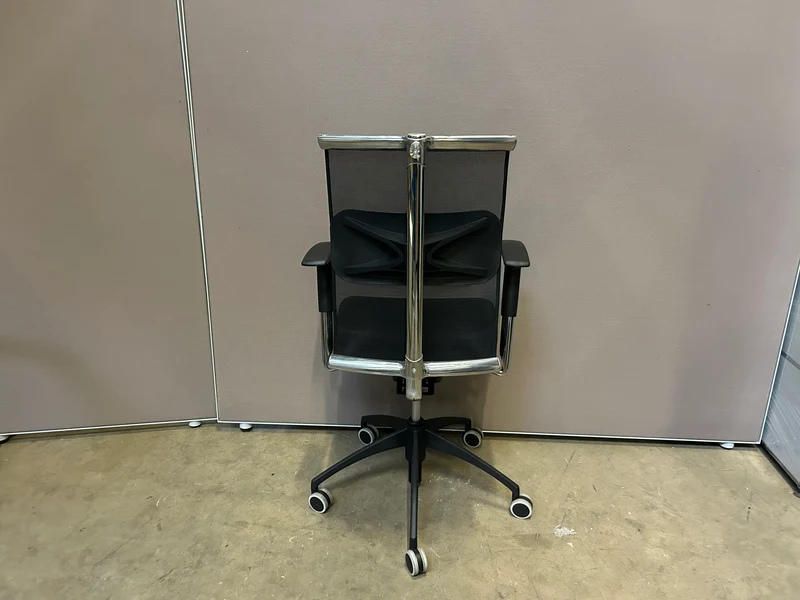 Bürodrehstuhl Schwarz mit Netzrücken