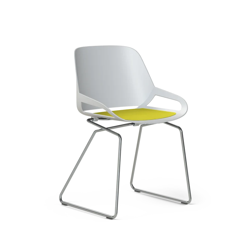 Aeris Numo mit Kufengestell in chrom glänzend und einer weißen Sitzschale