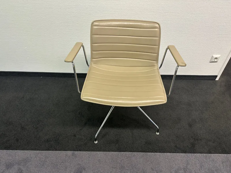 Arper Catifa 46 Altherr Molina Konferenzstuhl Beige