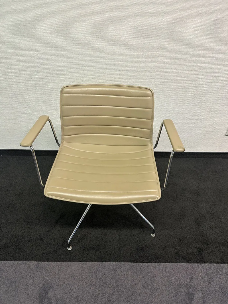 Arper Catifa 46 Altherr Molina Konferenzstuhl Beige