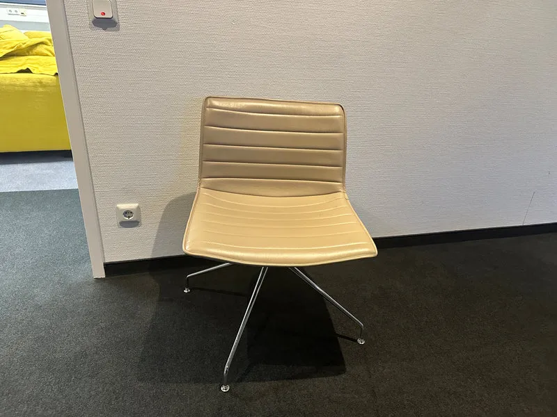 Arper Catifa 46 Altherr Molina Konferenzstuhl Beige