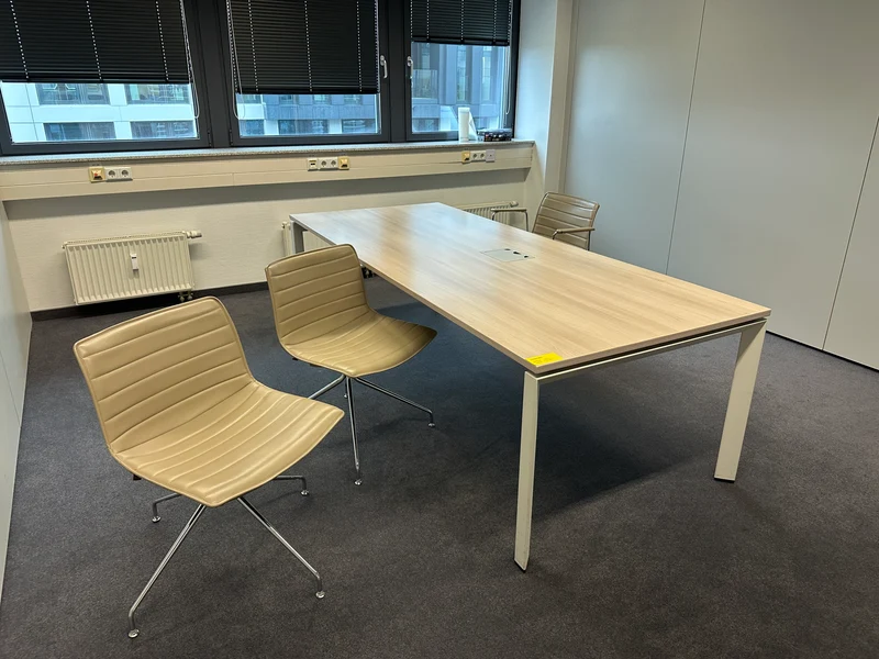 Arper Catifa 46 Altherr Molina Konferenzstuhl Beige
