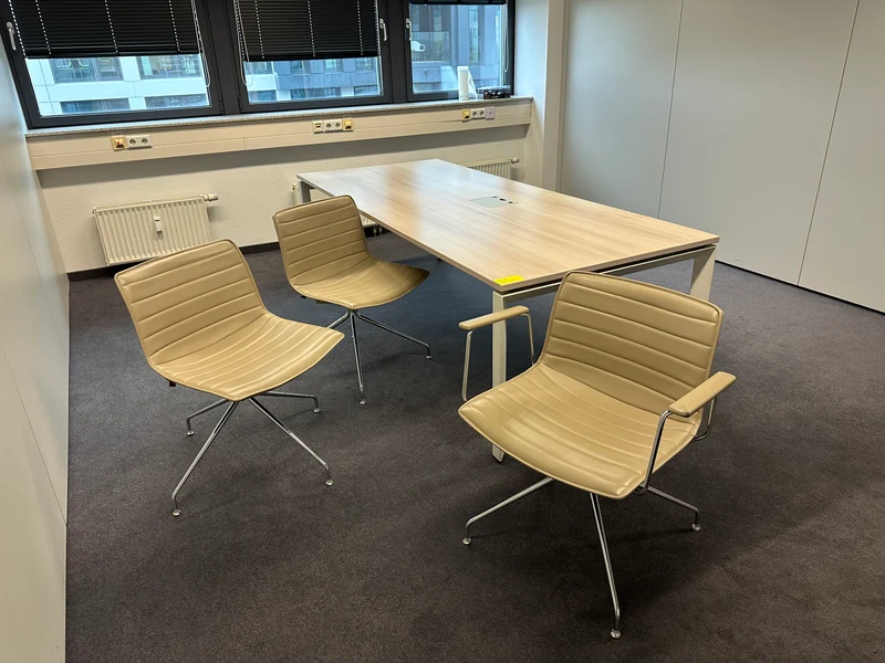 Arper Catifa 46 Altherr Molina Konferenzstuhl Beige