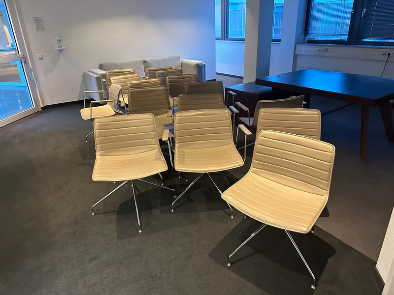 Arper Catifa 46 Altherr Molina Konferenzstuhl Beige