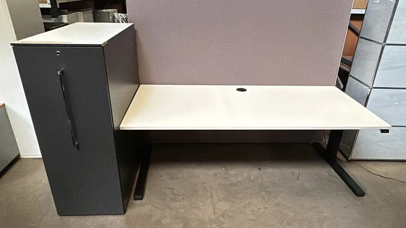 OMT elektrisch höhenverstellbarer Schreibtisch Weiß / Schwarz
