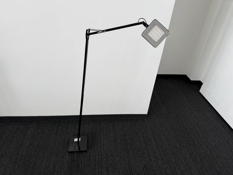 Flos Kelvin LED T Schreibtischleuchte