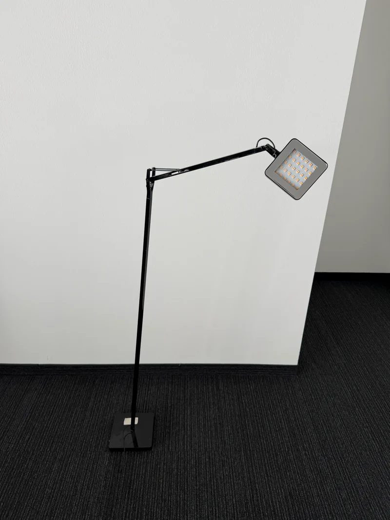 Flos Kelvin LED T Schreibtischleuchte