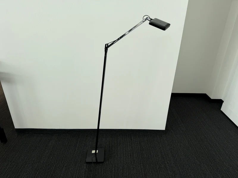 Flos Kelvin LED T Schreibtischleuchte