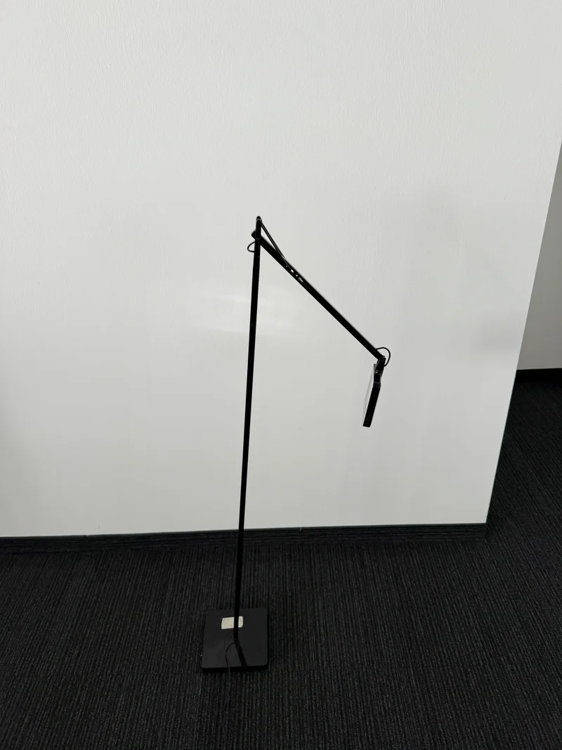Flos Kelvin LED T Schreibtischleuchte