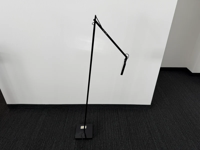 Flos Kelvin LED T Schreibtischleuchte