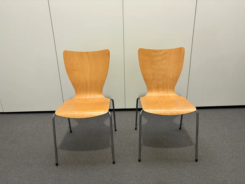 ProfiM Holzstapel Stühle