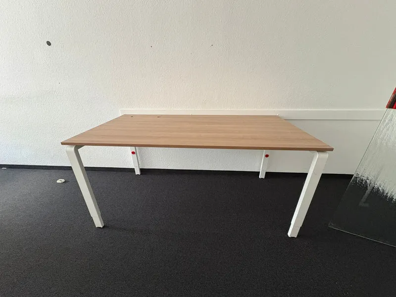 Palmberg Manuell höhenverstellbarer Schreibtisch Nussbaum / Weiß