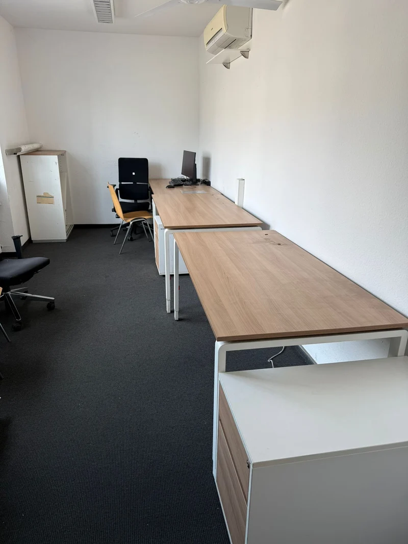Palmberg Manuell höhenverstellbarer Schreibtisch Nussbaum / Weiß