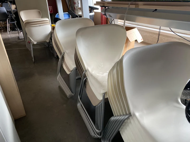 Steelcase Kantinenstuhl Weiß