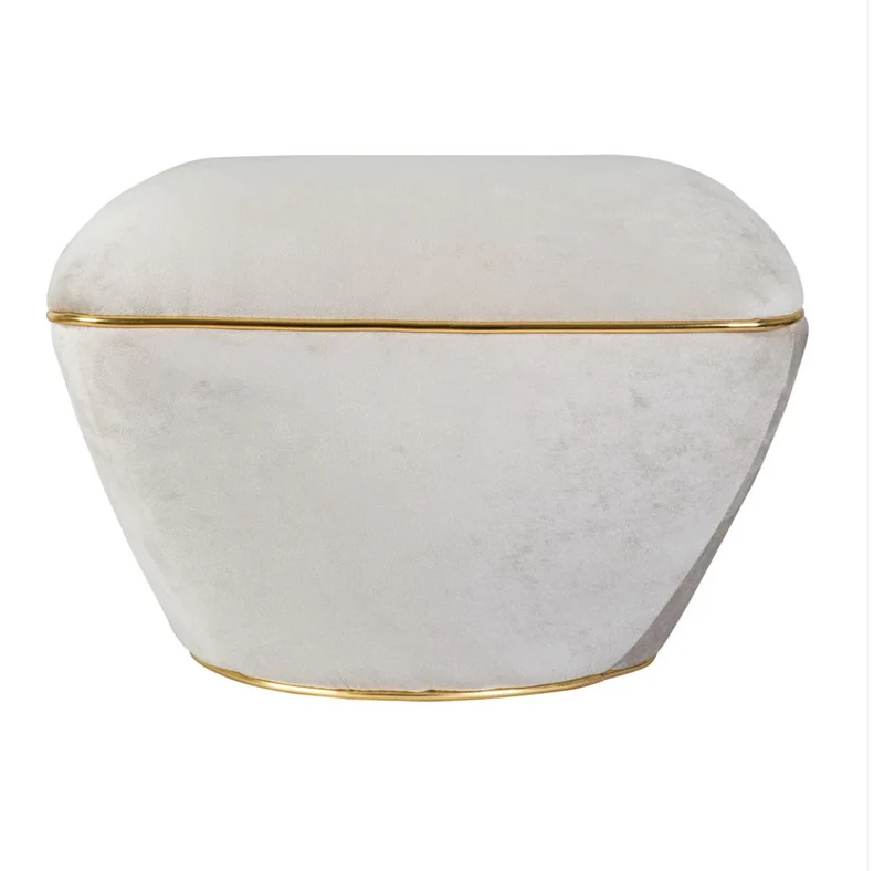 Hocker Lady