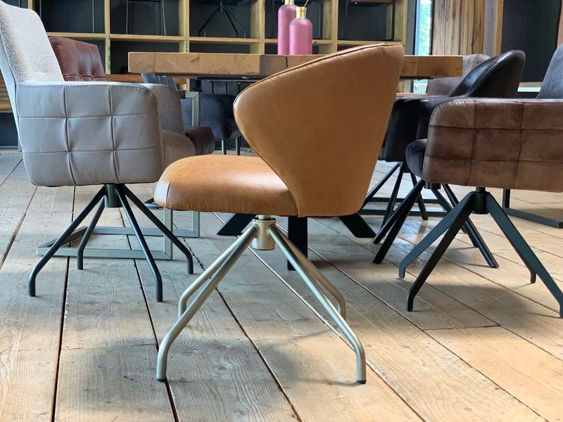Moderner Lederstuhl drehbar 203D
