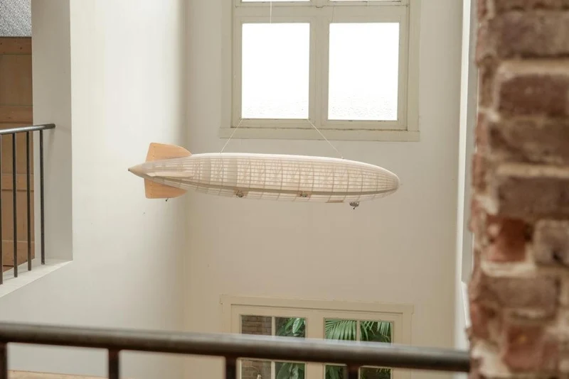 Authentic Models Großer Zeppelin Transparent