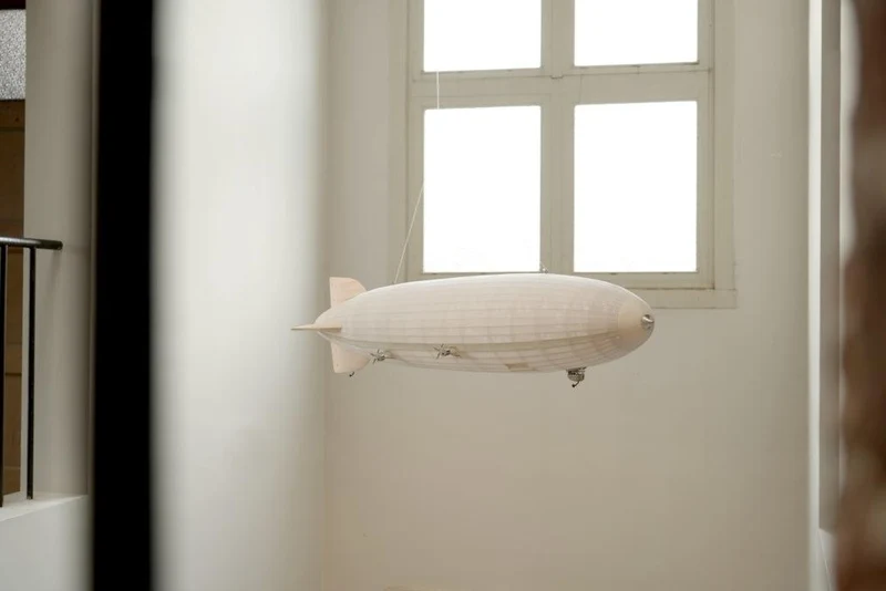 Authentic Models Großer Zeppelin Transparent
