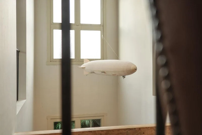 Authentic Models Großer Zeppelin Transparent