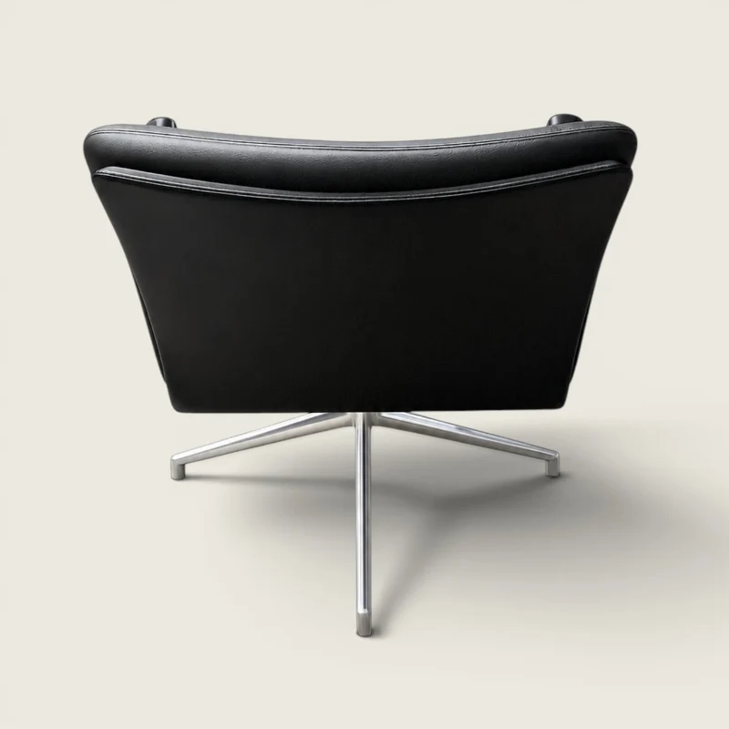 Boss Design: Tokoyo Meeting Chair in Black Leather - Refurbished